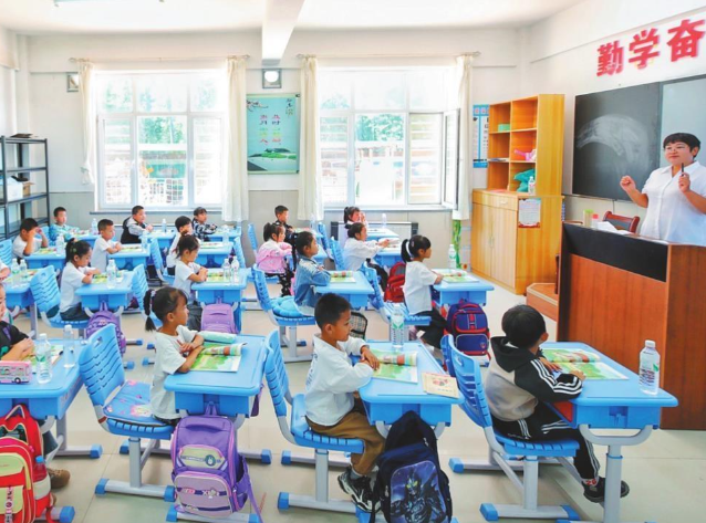 将教育定性为公共服务是对教育功能的精准定位更是对民生需求的深入回应 将教育定性为公共服务是对教育功能的精准定位更是对民生需求的深入回应